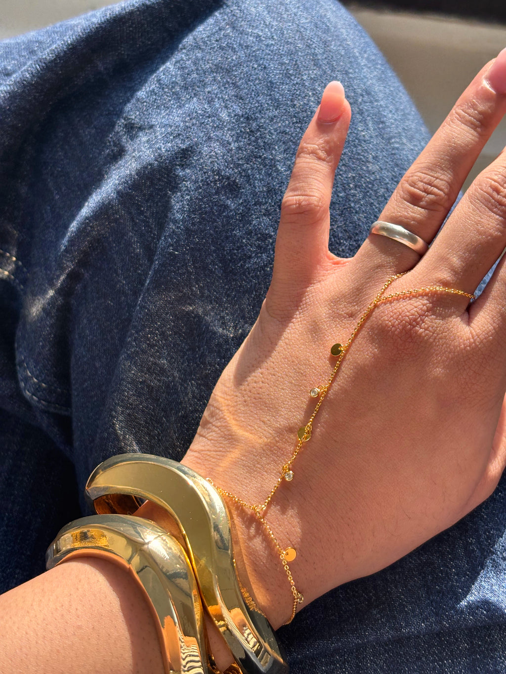 Disc Hand Chain – Gold